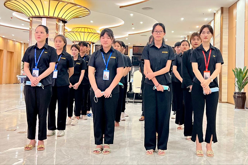 华纳公司-酒店服务人员外包团队列队培训